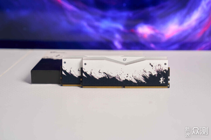 水墨设计性能强劲，七彩虹 iGame 影系列内存_新浪众测